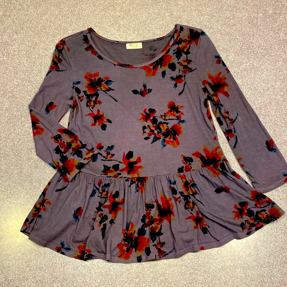 Adorable Plume and Thread Peplum Top EUC